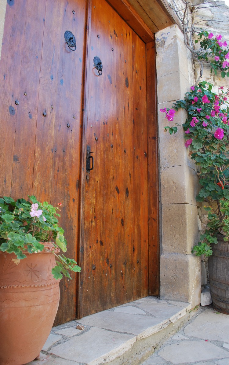 Vavla Larnaca door with nails